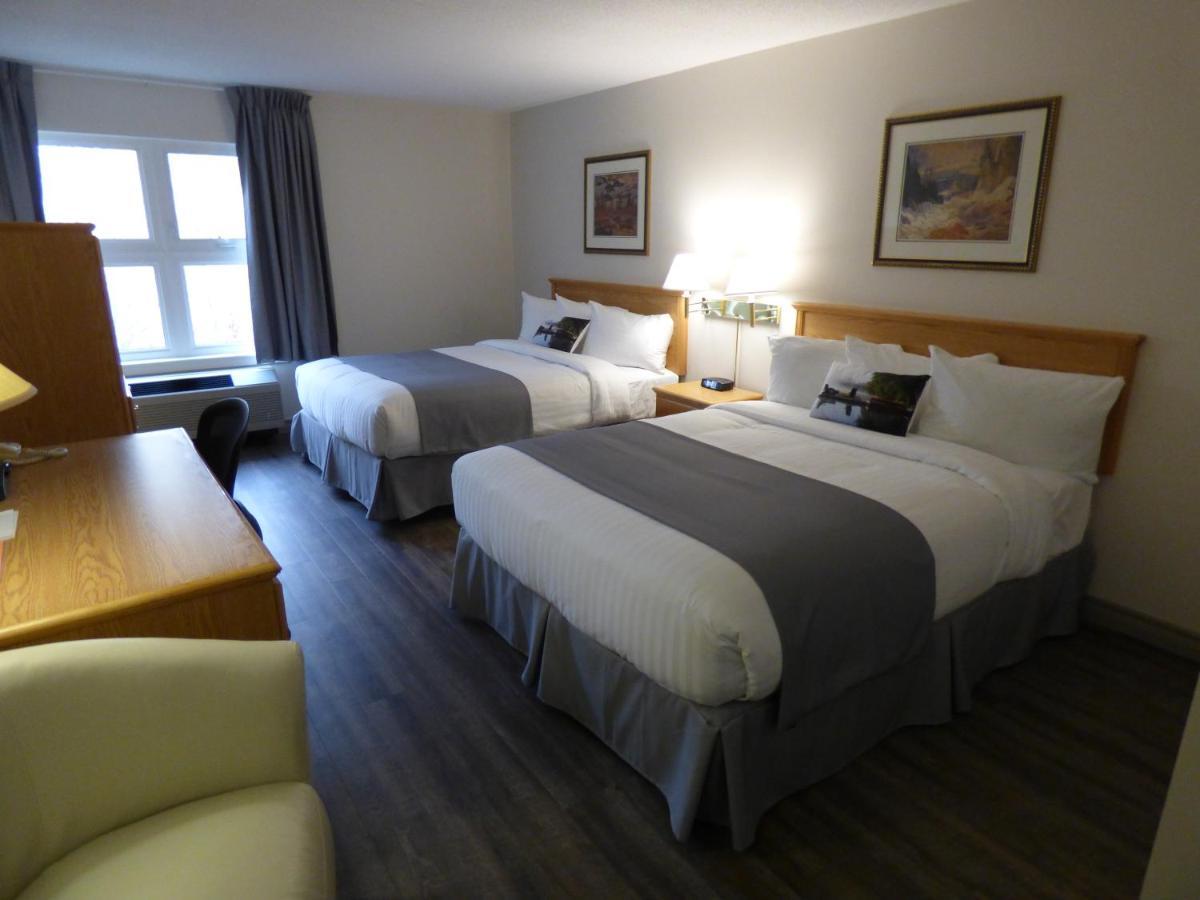 Chateau Logue Hotel Maniwaki Esterno foto