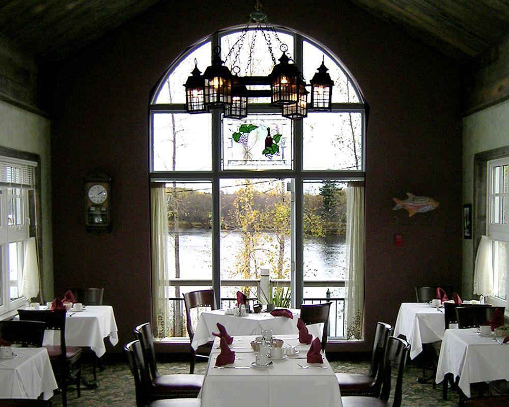 Chateau Logue Hotel Maniwaki Esterno foto