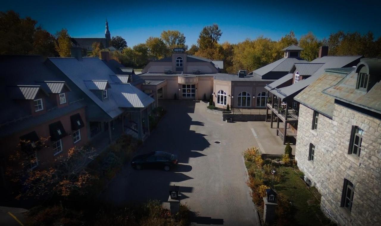 Chateau Logue Hotel Maniwaki Esterno foto